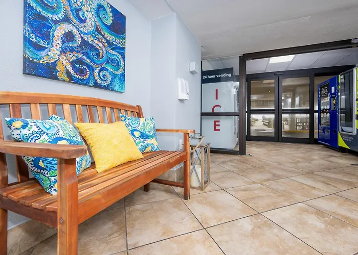 Apartment Island Winds East 501